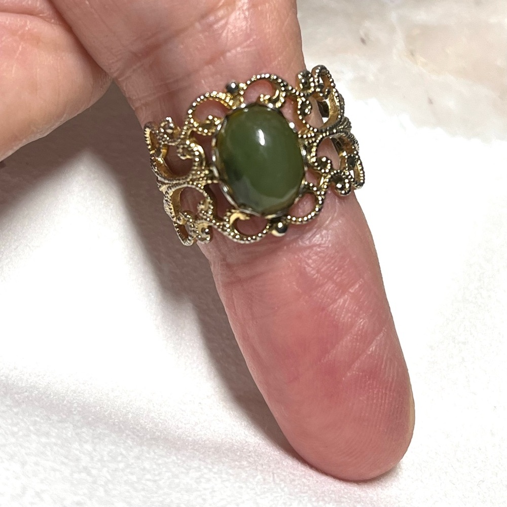 Goldtone Filigree Oval Green Cabachon Setting SZ 8+ Adjustable Fashion Ring